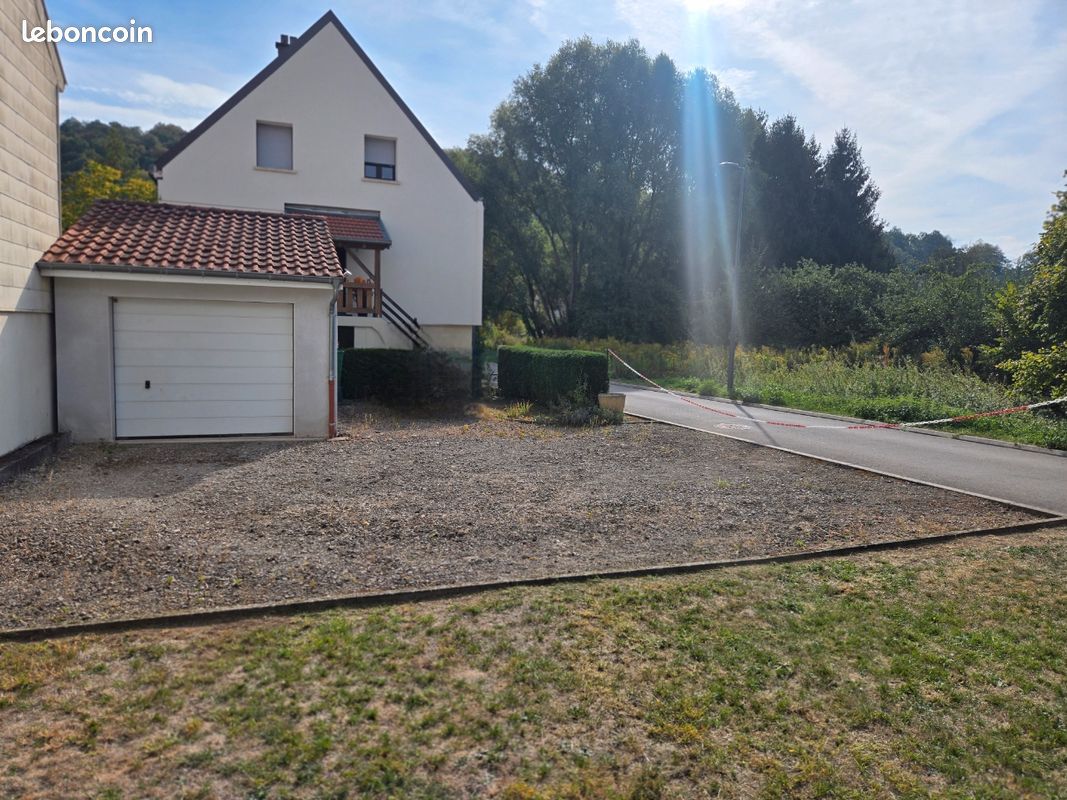 Garage sur terrain de 3 ares · à Hombourg-Haut · 24 500 €