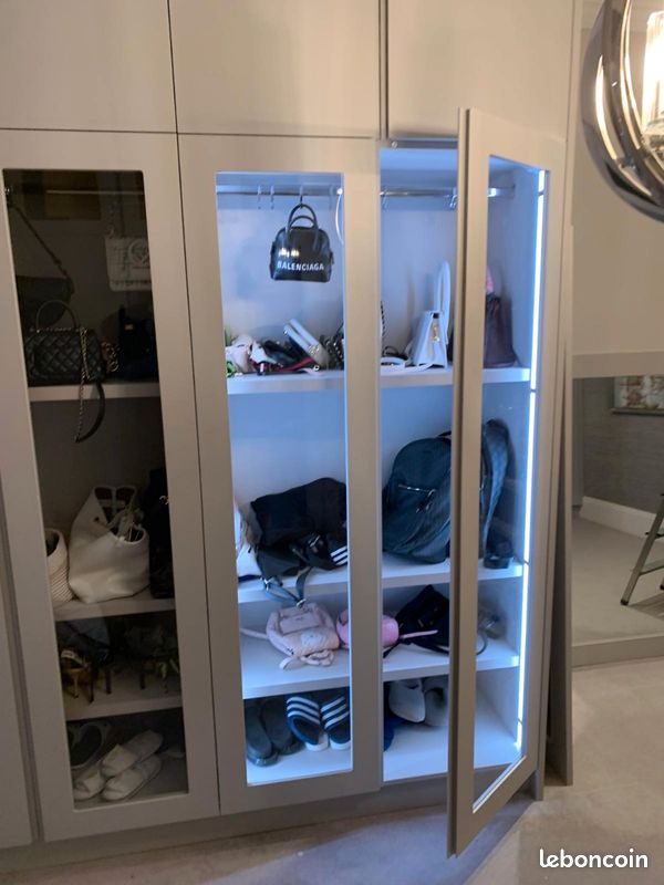 Grand dressing haute gamme avec îlot (image 3)
