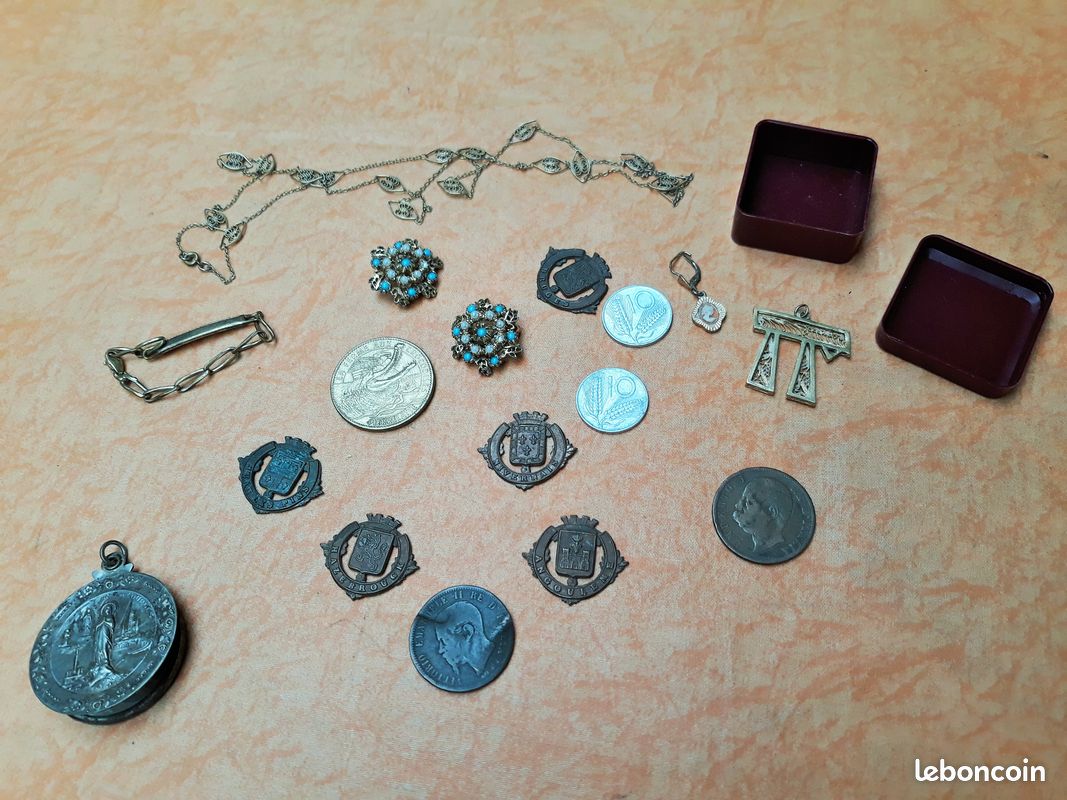 Lot médailles Bijou Chaîne Boucle Oreille Médaillon Monnaie Boite THZ (image 6)