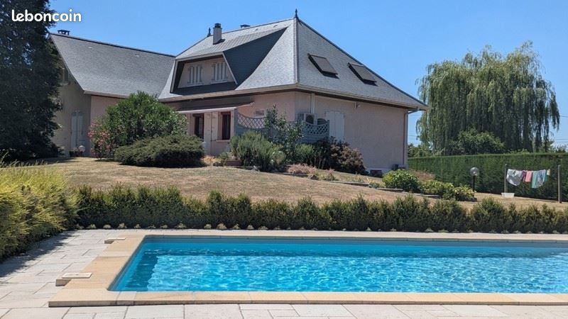 Maison 7 pièces 239 m² · à Les Abrets en Dauphiné · 239 m² · 485 500 €