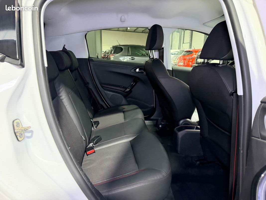 Peugeot 208 1.6 hdi 100 ch gt-line / radar de recul / carplay / clim auto / sieges bacquet / gps / garantie (image 9)