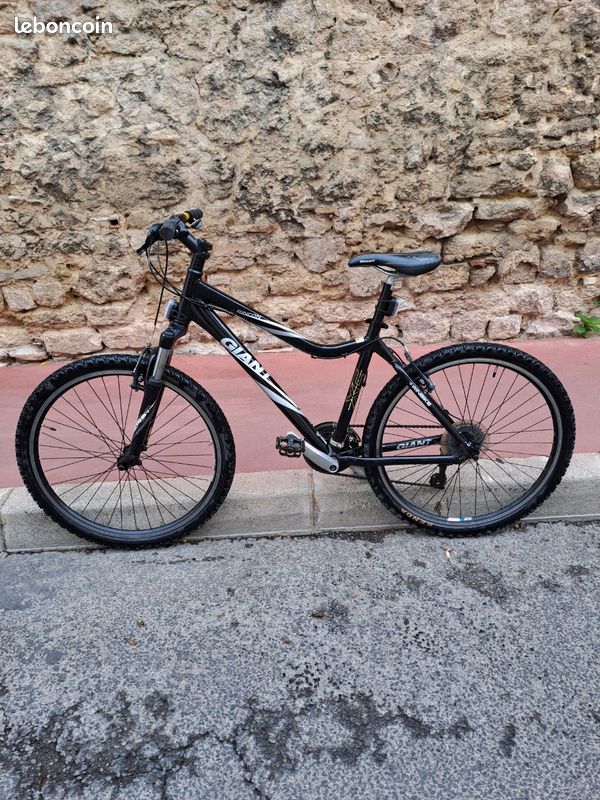 Vélo Giant femme VTC 26 pouces Vélos
