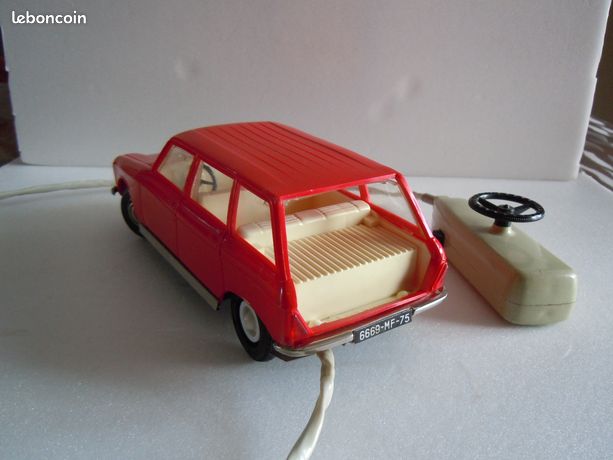 Peugeot 204 break neuve en boite Joustra jouet ancien tôle et plastique