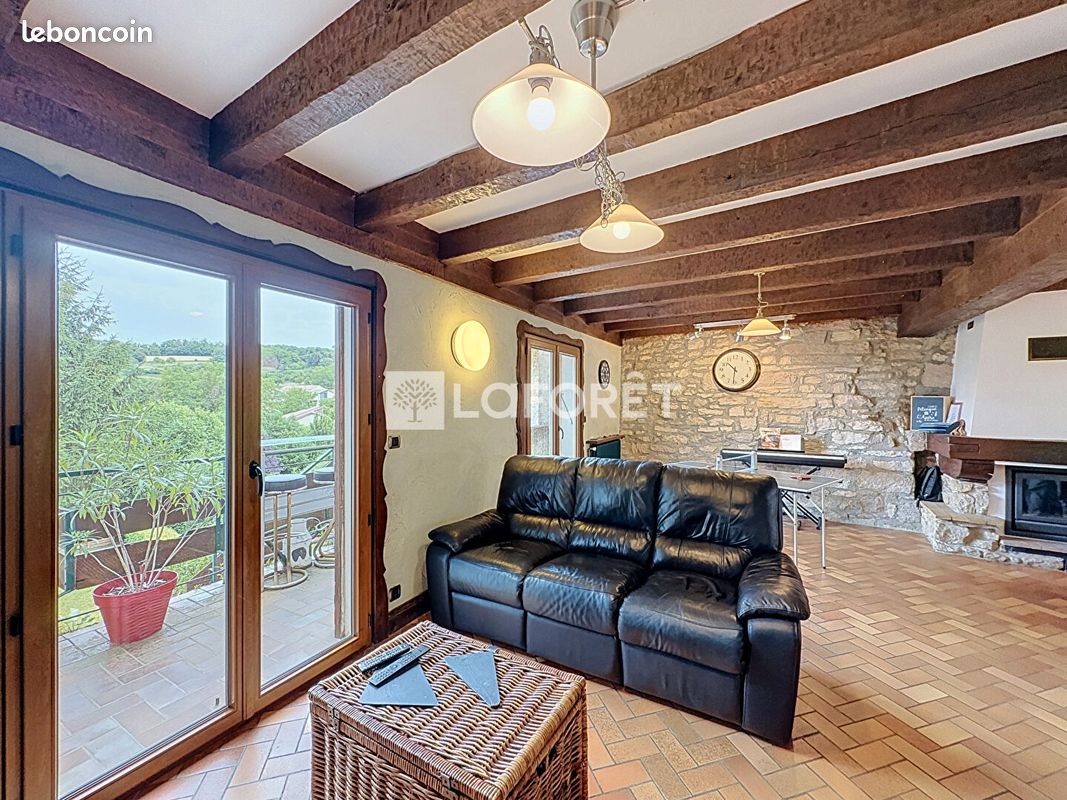 Maison 8 pièces 133 m² · à Saint-Amour · 133 m² · 230 000 €