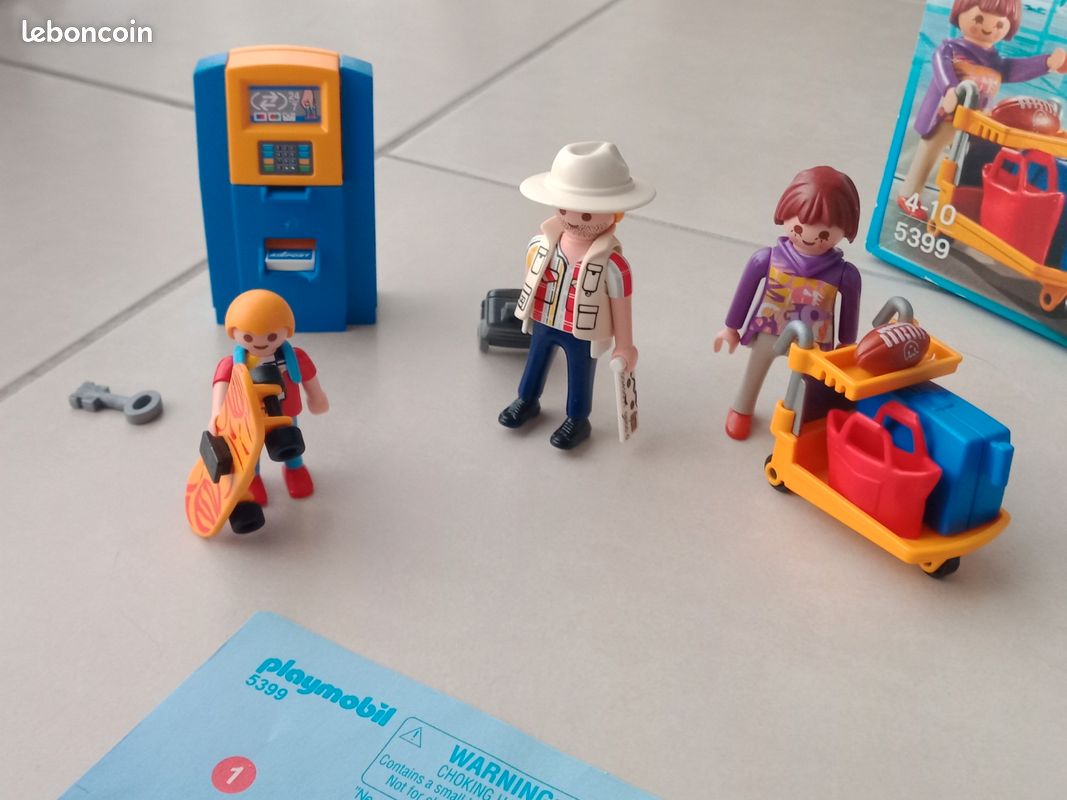 Playmobil Famille de vacanciers et borne d'enregistrement (image 5)