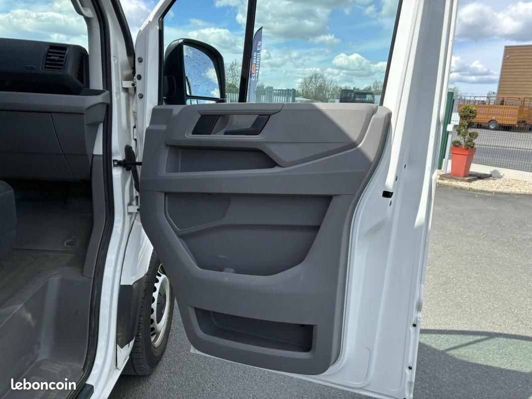 Volkswagen Crafter FOURGON 2.0 TDI 140 L3H3 BUSINESS LINE (image 15)