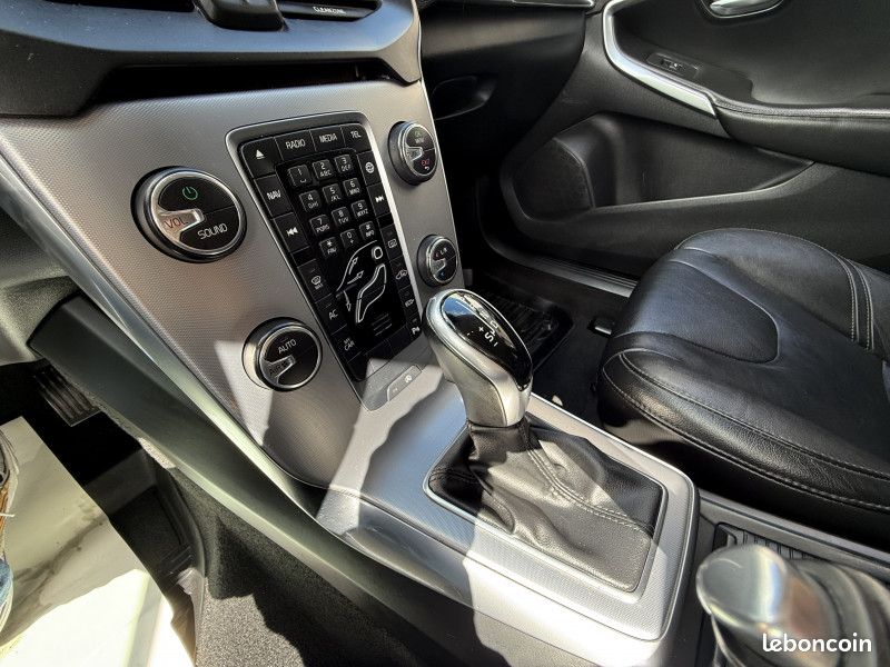 Volvo V40 T3 152CH INSCRIPTION GEARTRONIC (image 20)