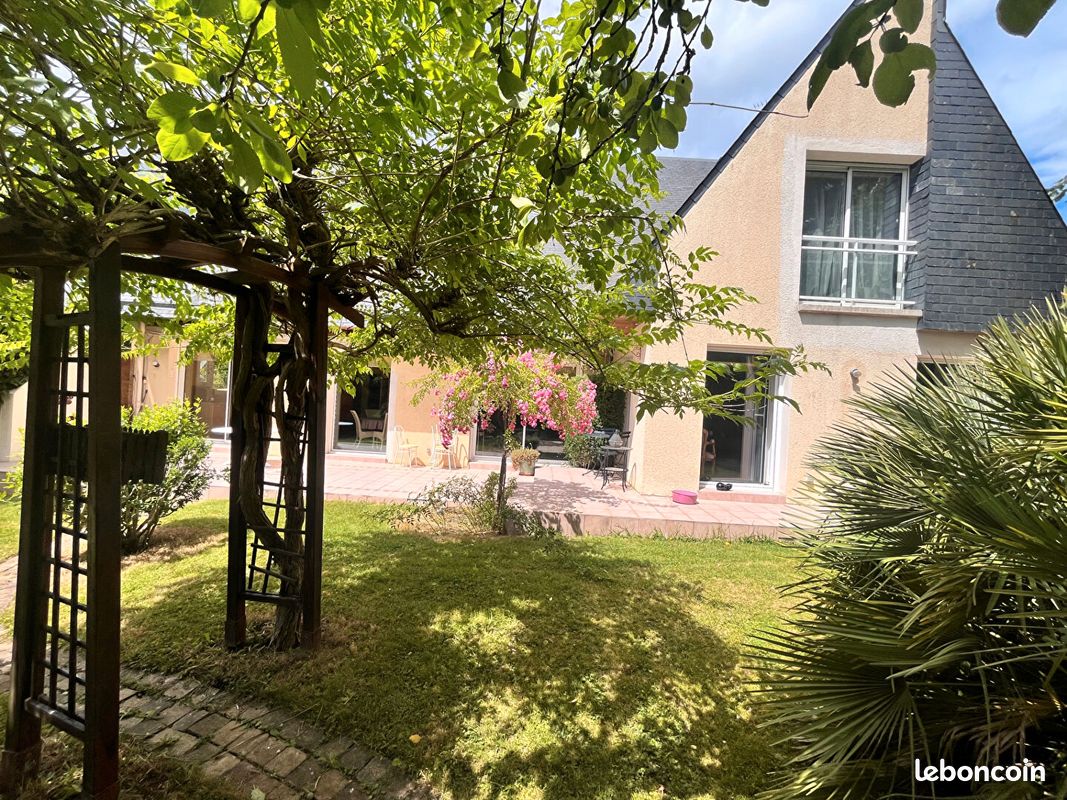 Maison 8 pièces 241 m² · à Saint-Grégoire · 241 m² · 749 436 €