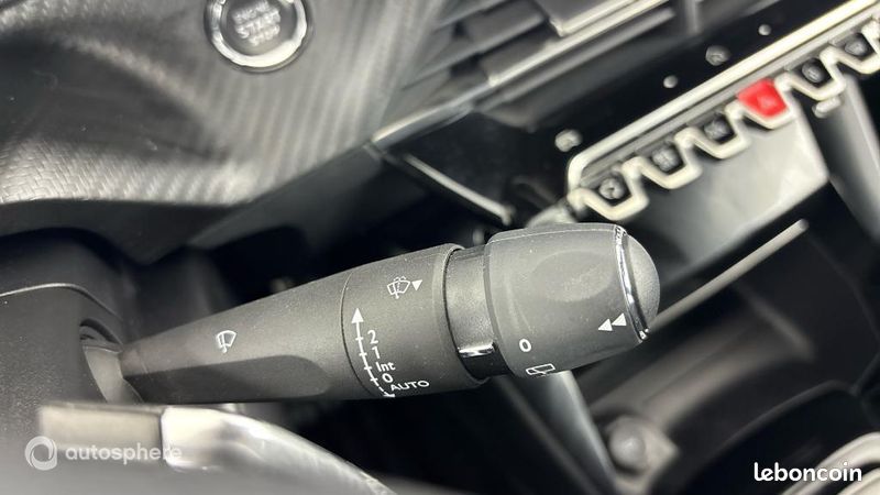 Peugeot 2008 1.2 PureTech 130ch S&S GT EAT8 (image 26)