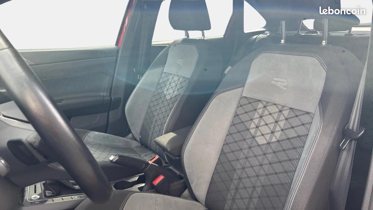 Volkswagen Taigo 1.0 TSI 110 DSG-7 R-Line / Digital Cockpit et caméra de recul (image 11)