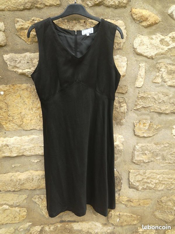 Robe noire taille 44 comme un poisson dans l'eau (image 1)