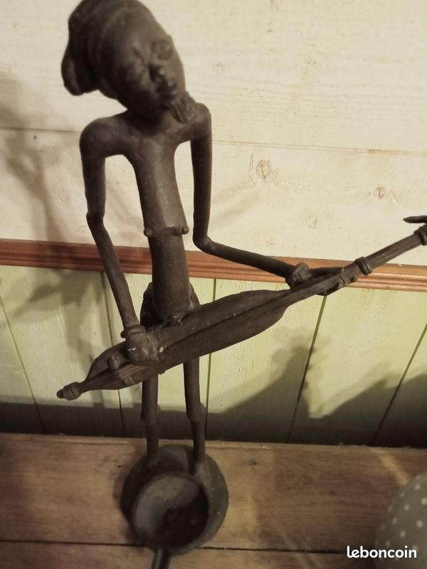 Griot sculpture (image 1)