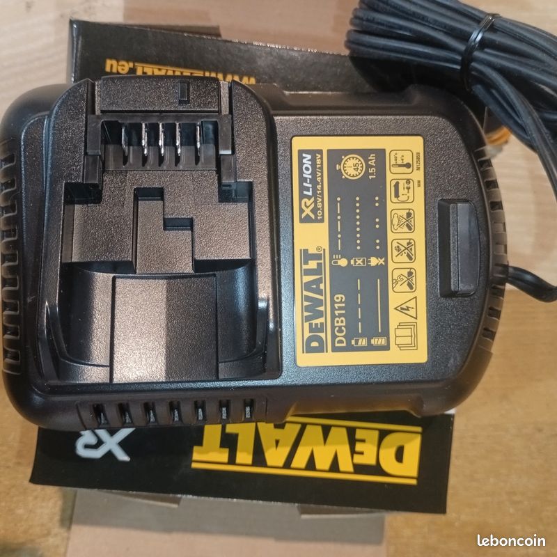 Pack trois batteries Dewalt dcb 121, 1 chargeur allume cigare Dewalt dcb119, une visseuse Dewalt Dcf815 type 2 (image 8)