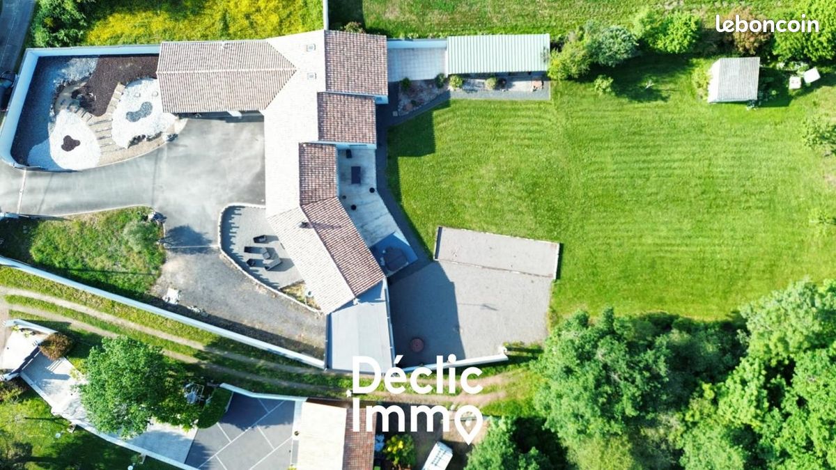 Maison 7 pièces 220 m² · au Champ-Saint-Père · 220 m² · 438 000 €