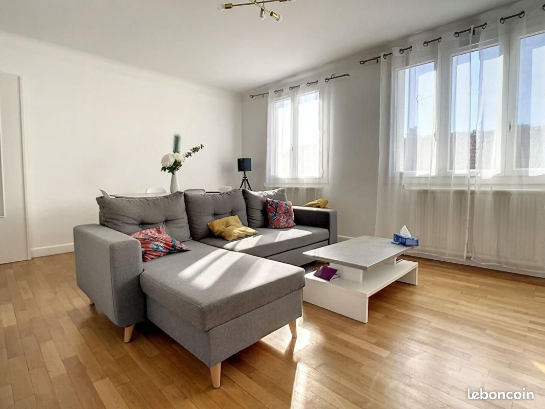 Immeuble 5 pièces 238 m² · à Cusset · 238 m² · 275 000 €