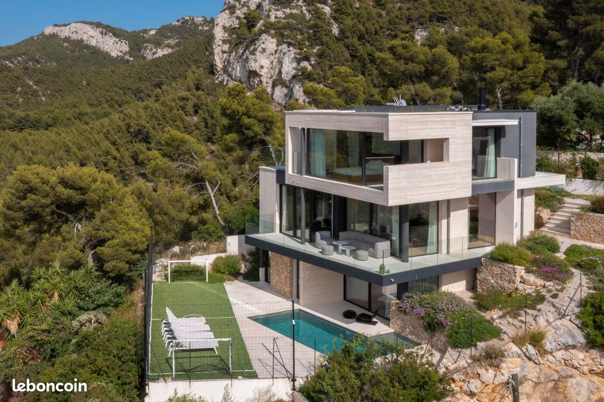 Maison 6 pièces 210 m² · à Marseille · 210 m² · 2 590 000 €