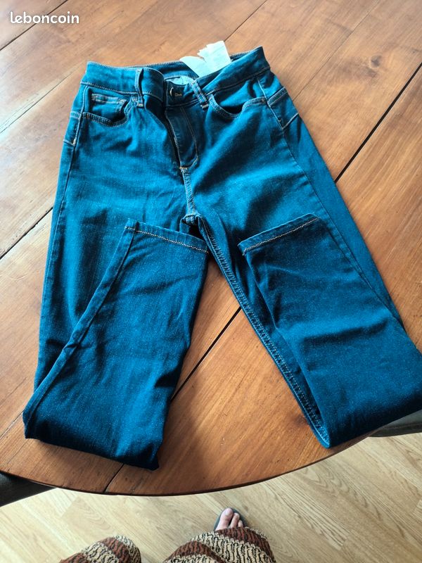 Un lot de 2 jeans marque liu jo avec strass (image 1)