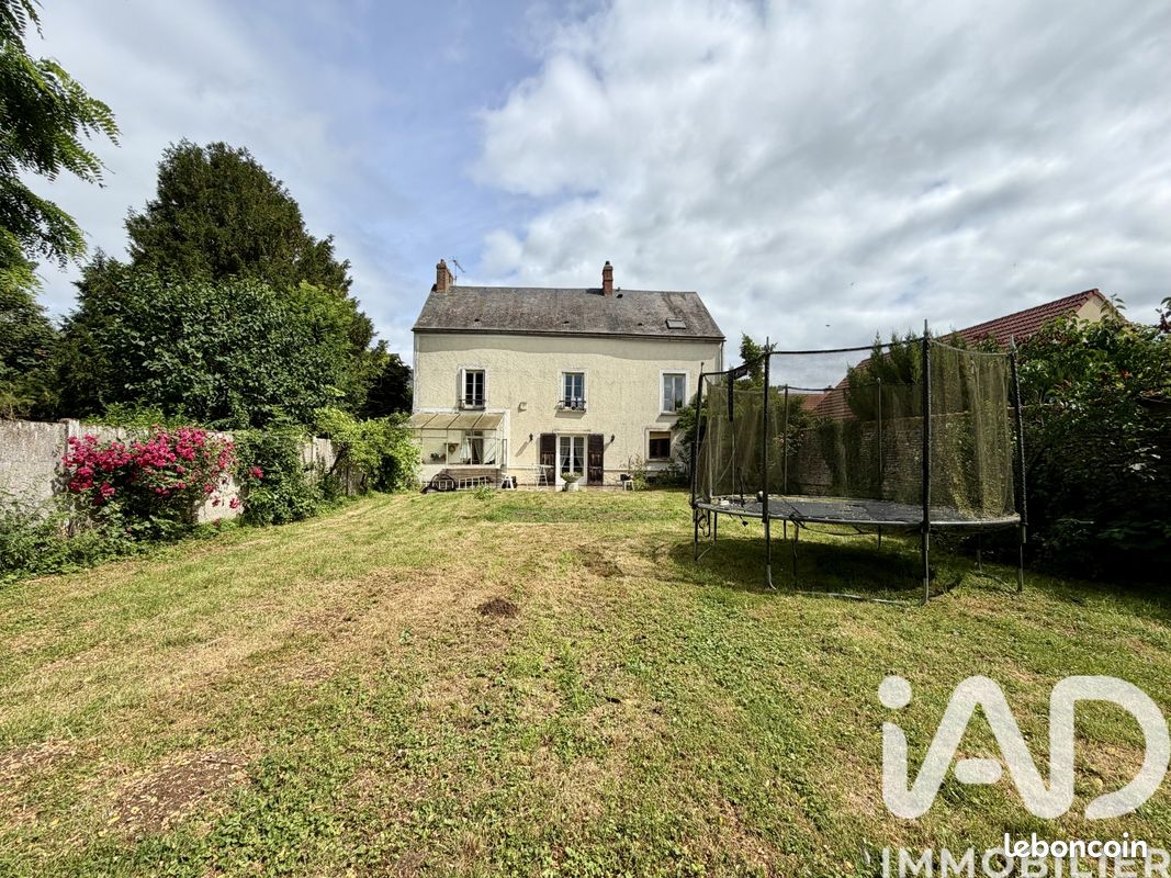 Maison 7 pièces 192 m² · à Pussay · 192 m² · 281 000 €