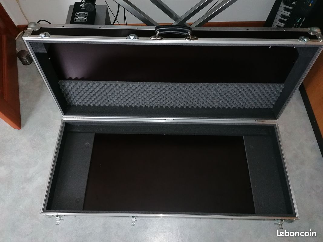 À SAISIR* TYROS 5 61 + FLIGHTCASE + Amplification triphonique TRS-MS05 + Yamaha UD-WL01 adaptateur LAN + CLE MIDIFILES/STYLES (image 3)