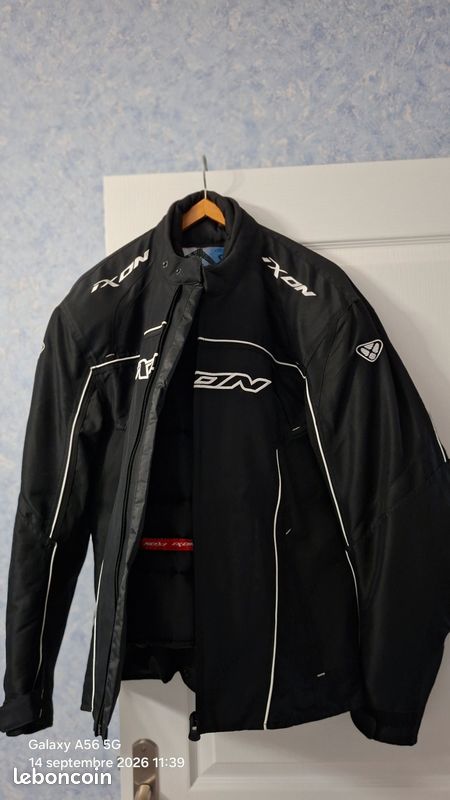 Veste moto très bon état peu servi compatible été et hiver (image 1)