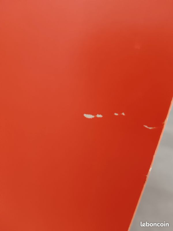 Table de chevet et étagère murale orange (image 7)