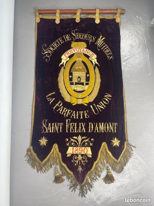 Insigne Original Société De Secours Mutuels Les Amis De Paris (1900-1930)