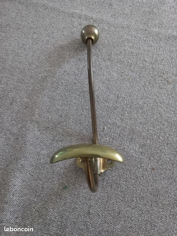 Porte manteau en bronze (image 1)