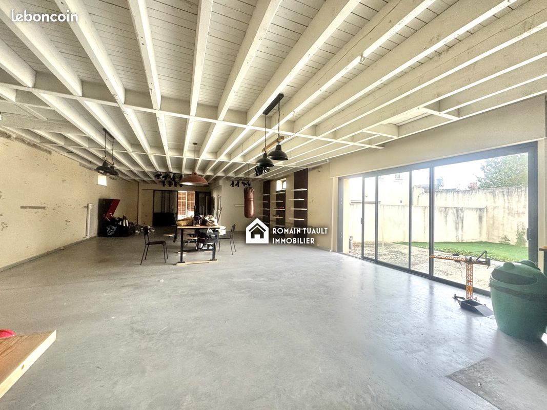 Maison 8 pièces 278 m² · à Château-Gontier-sur-Mayenne · 278 m² · 248 000 €