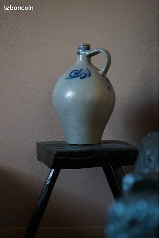 Tabouret de traite en bois brûlé (image 5)