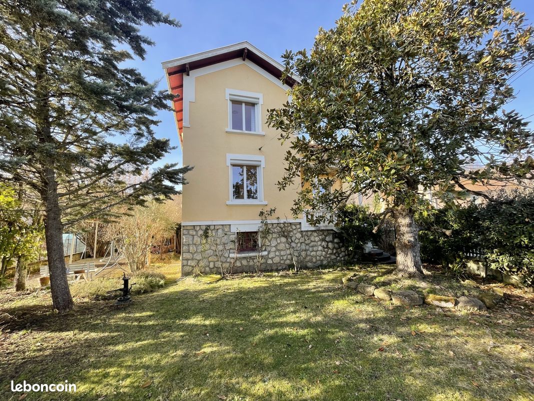 Maison 6 pièces 236 m² · à Lavelanet · 236 m² · 245 000 €