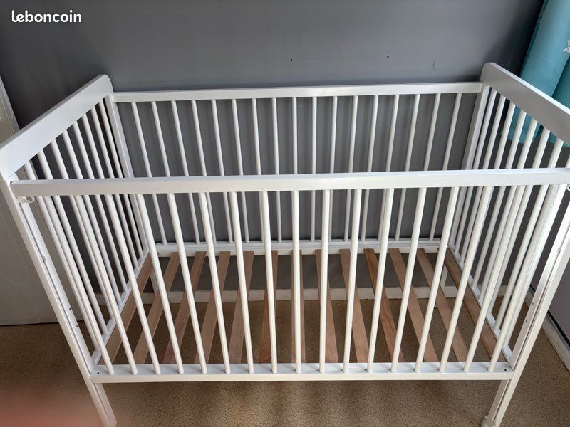Lit bébé , 3 niveaux , côté coulissant (image 1)