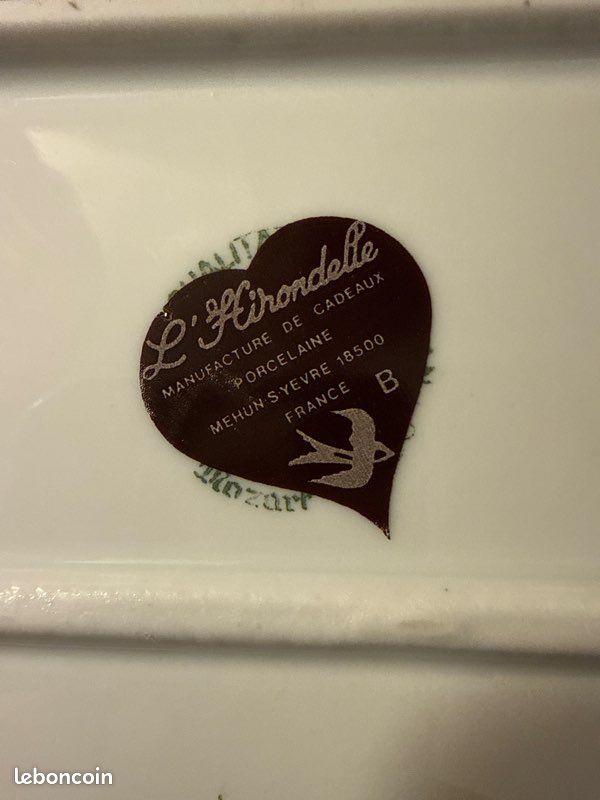 Plat en porcelaine à motif de fleurs (image 4)