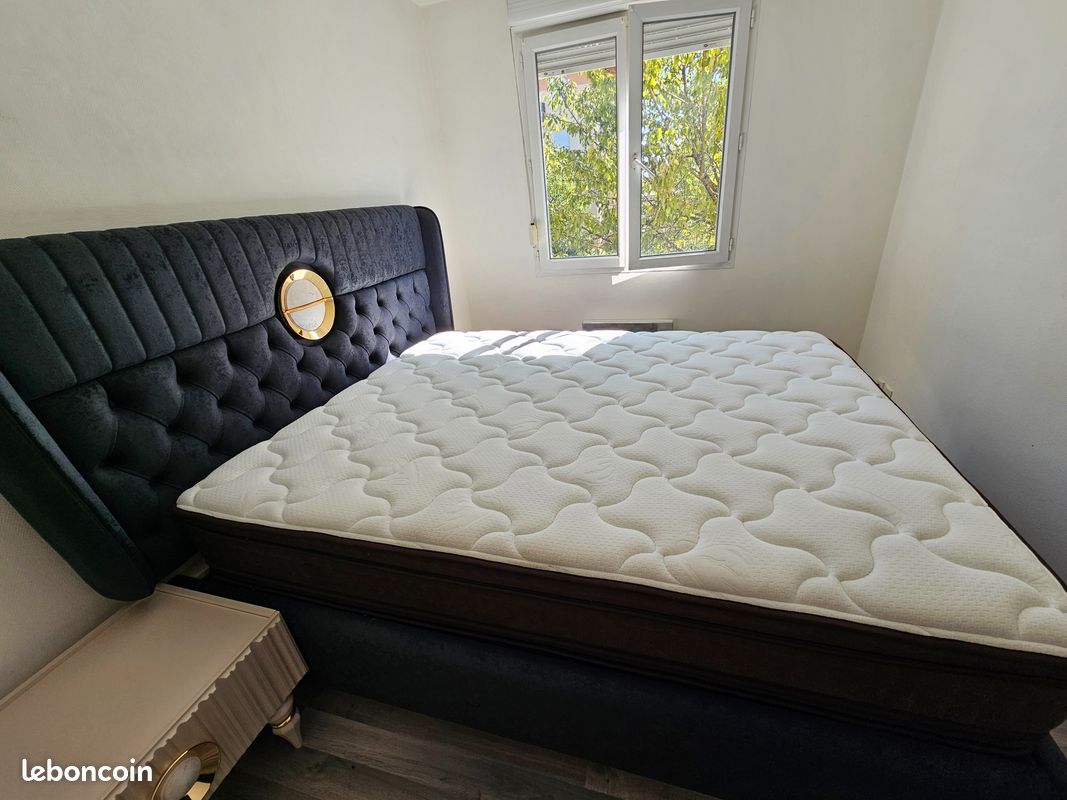 Ensemble lit coffre design +matelas prémium + 2 tables de chevet- occasion en or (image 8)