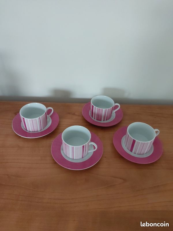 Tasses a café avec sous tasses (image 1)