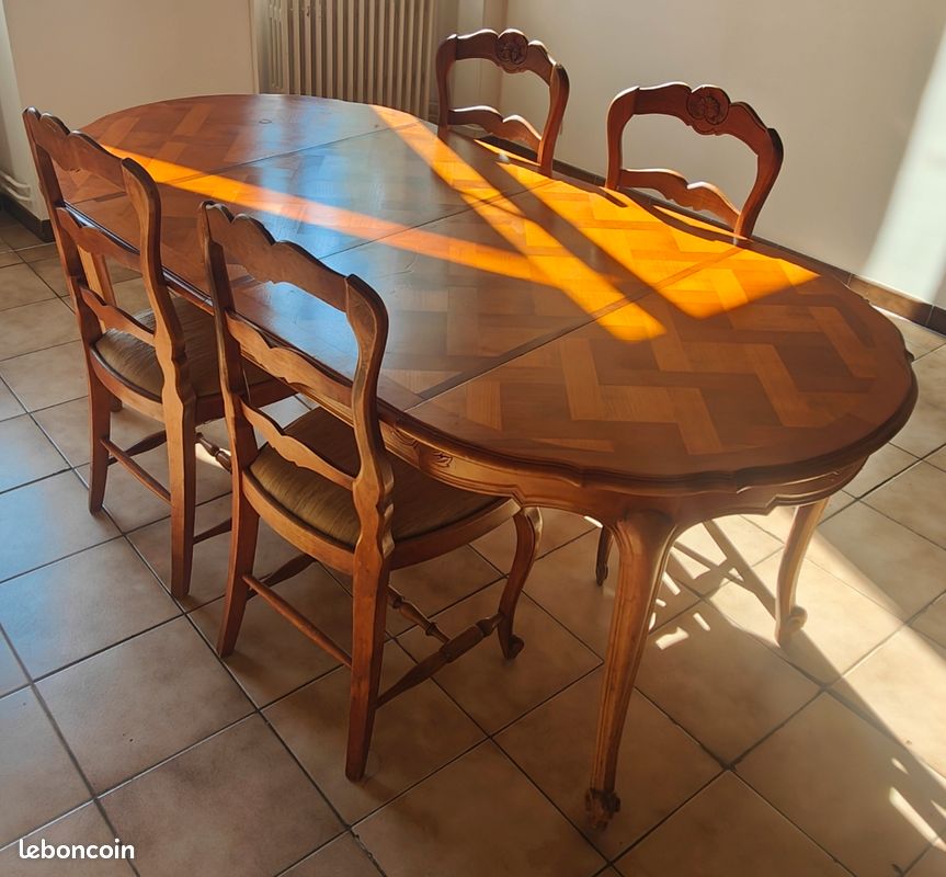 Table ancienne extensible avec 2 rallonges et 4 chaises assorties (image 1)