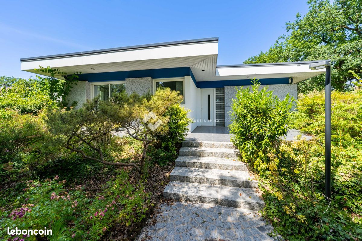 Maison 10 pièces 259 m² · à Dammarie-les-Lys · 259 m² · 550 000 €
