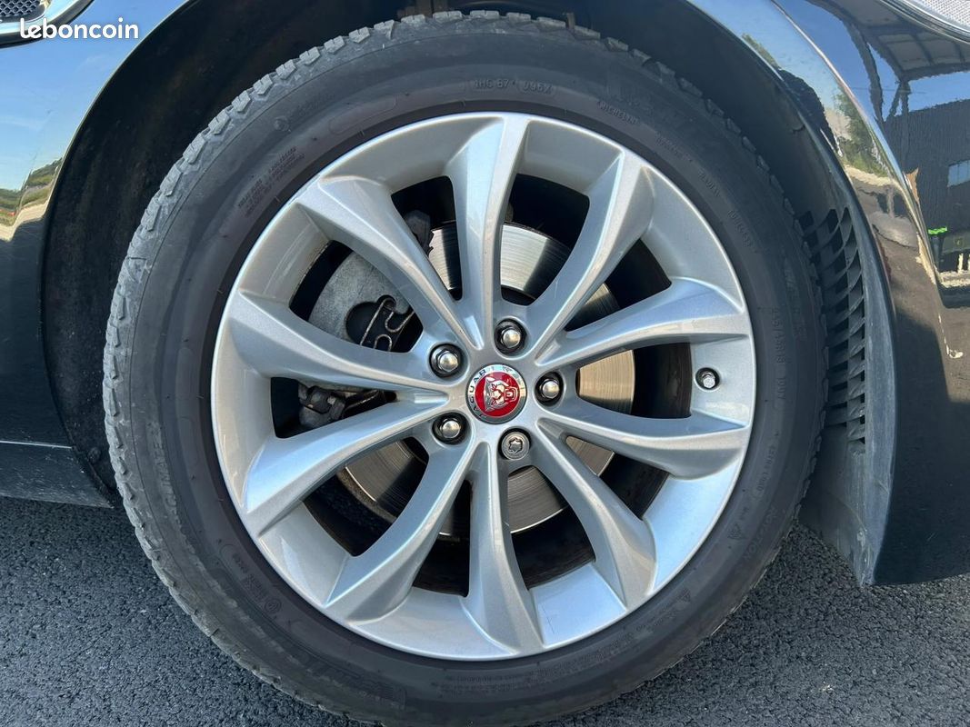 JAGUAR XF 2.0 D - 180 - BVA - Stop/Start 2015 BERLINE Prestige PHASE 1 GARANTIE 6 MOIS (image 42)