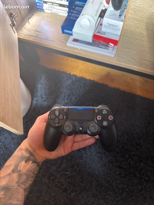 Playstation 4 (image 3)
