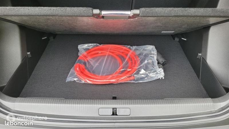 Peugeot 2008 e-2008 156ch 54 kWh Allure (image 28)