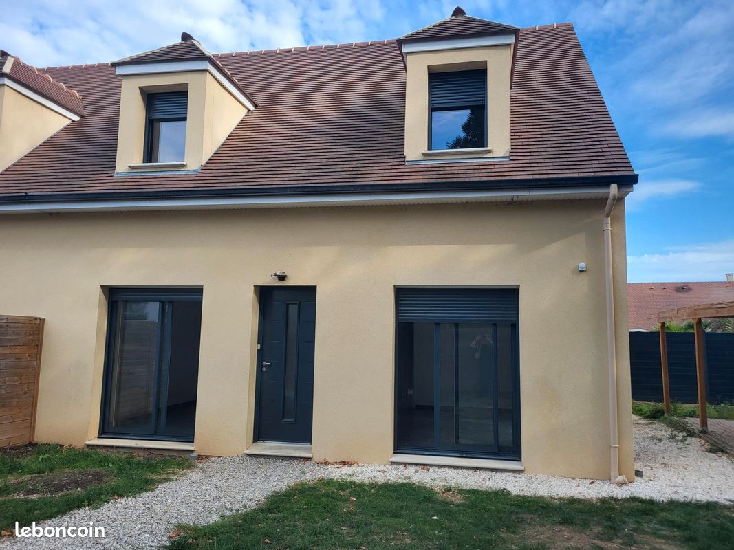Maison 5 pièces 94 m² · à Abondant · 94 m² · 1 358 €/mois