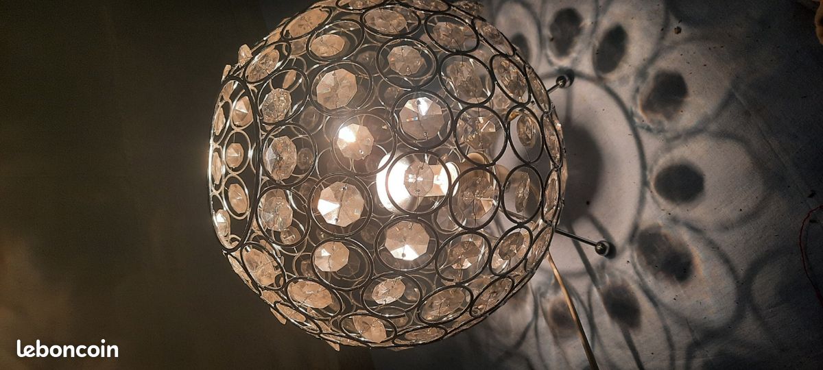 Luminaire pour chevet ou table sur pied (image 1)