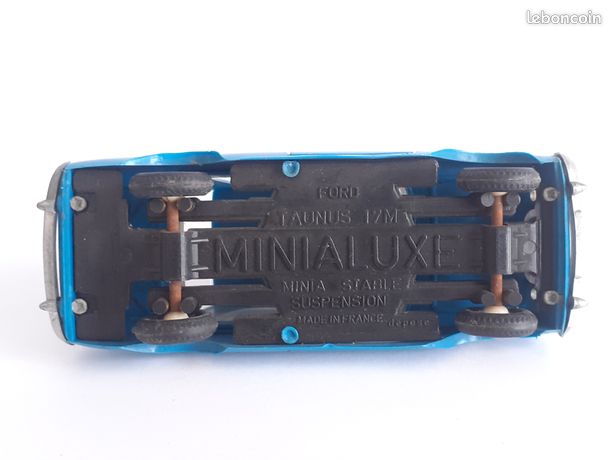 Miniature Minialuxe Ford Taunus 17M – 1/43 Bordeaux Avec Suspension – Collection
