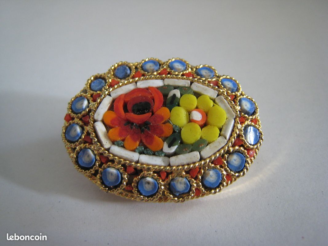 Broche Ancienne Fleurs En Micro Mosaïque Bleu - Occasion Très Bon État