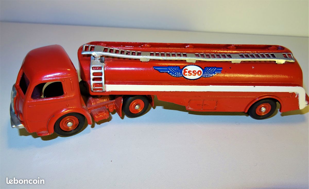DINKY TOYS – Réf 32C - Tracteur Panhard Movic citerne Titan ESSO 