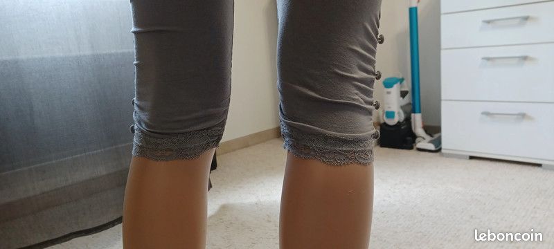Legging 7/8 gris perle finitions bas dentelle " No Excuse " (image 6)