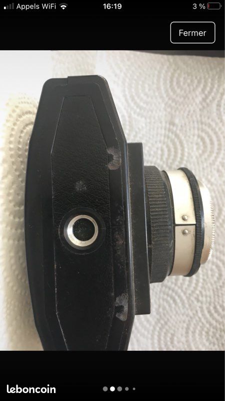 Ancien appareil photo avec pochette en cour (image 2)