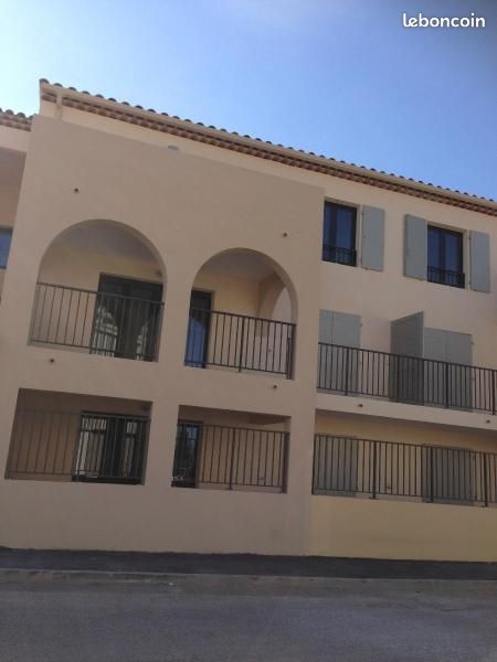 Garage / box ST MAXIMIN LA STE BAUME · à Saint-Maximin-la-Sainte-Baume · 135 €/mois