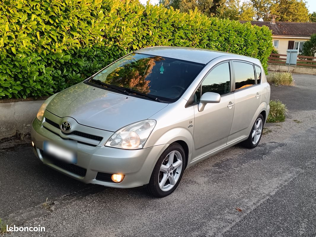 Toyota corolla verso 7 places (image 1)
