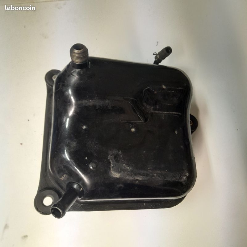 Réservoir d'huile Yamaha 850 TDM Type 3VD (image 3)