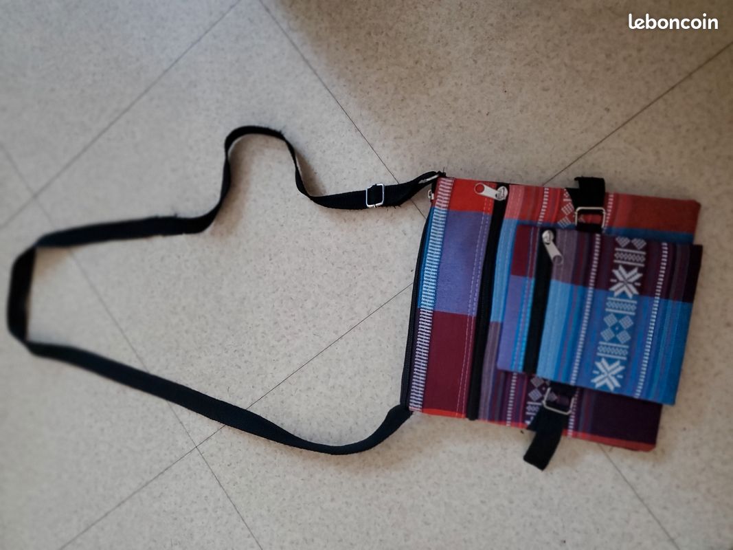 Pochette achetée au PEROU (image 1)